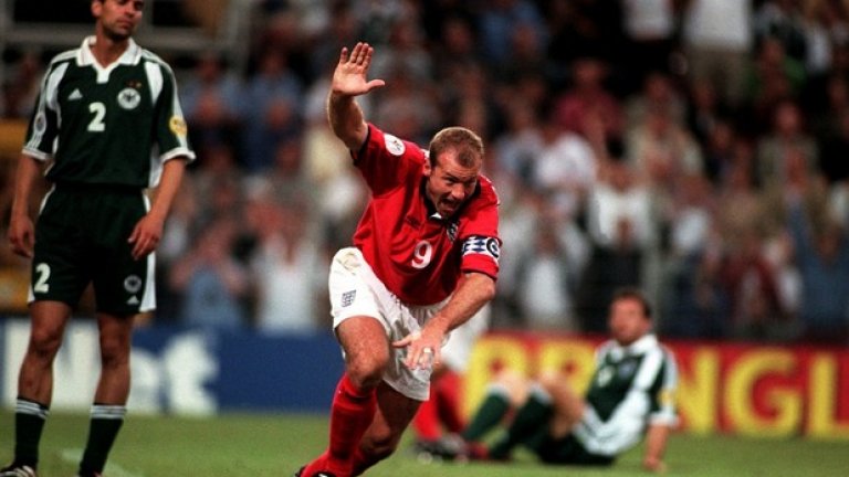 2000 г., Европейско първенство, групова фаза.
Войната в Шарлероа, както става известен мачът. Преди двубоя феновете се бият, като се налага да дойде армията, за да спаси града от разрушаване. На терена Англия бие с 1:0 във вероятно най-скучния мач в историята на това съперничество. Алън Шиърър вкарва.
Двата тима отпадат в групата, в която са още Португалия и Румъния.