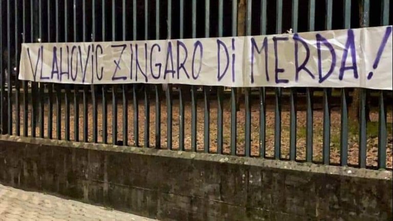 "Охраната няма да те спаси, циганино! Ти приключи!": Ултрасите на Фиорентина скочиха на Влахович