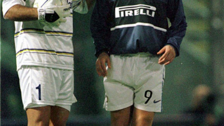 11. Двама от най-великите един срещу друг
Единственият човек, срещу когото Буфон е спасявал повече от една дузпа, е бразилската легенда Роналдо (2).