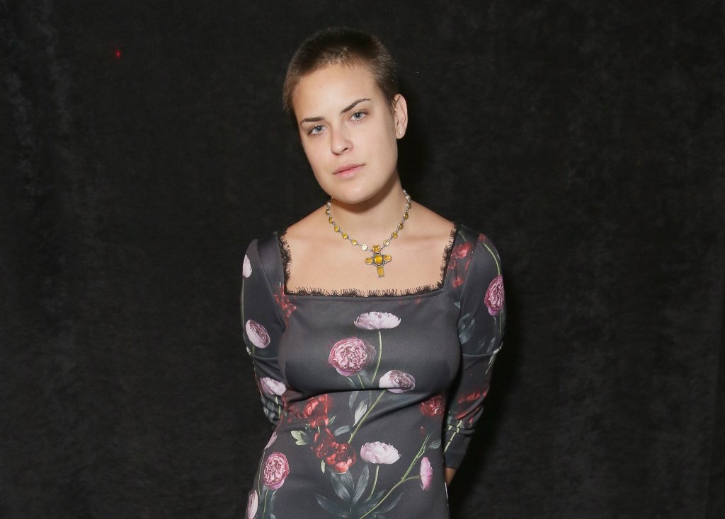 Те стигнаха до първите страници на таблоидите, но не с таланта си. А да изчистиш репутацията си след подобен сблъсък със закона граничи с невъзможното, независимо кои са родителите ти.
Кои са тези звездни деца - можете да видите в нашата галерия: