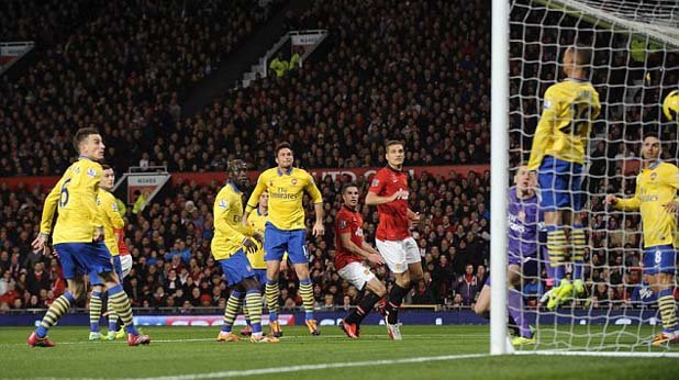 И срещу Арсенал гол от нищо вкара Ван Перси (на снимката).