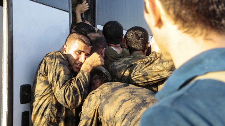 Армията ще бъде прочистена, обеща Ердоган