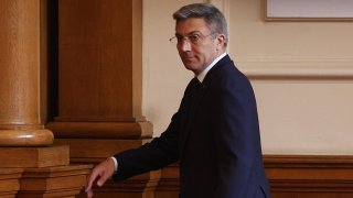 Почетният председател ще ръководи партията до избора на постоянен лидер