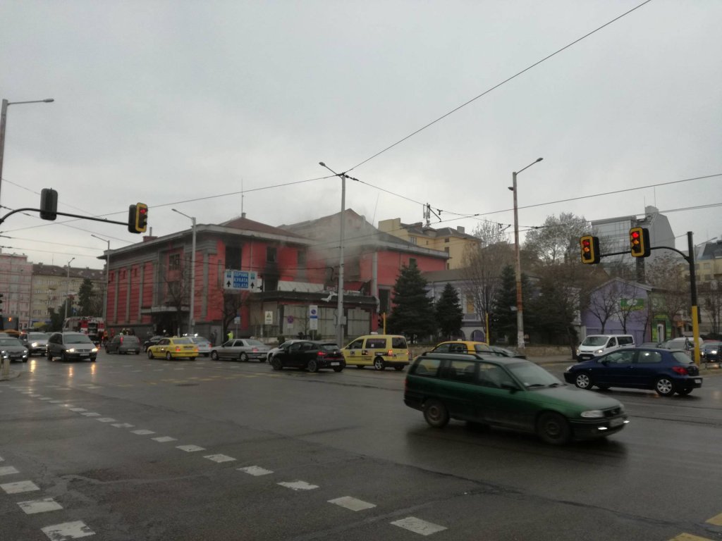 Гори покривът на Син Сити