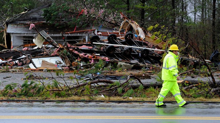 23 души загинаха при тежки бури в Алабама