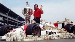 Пачките долари, отрупали болида на Фитипалди след победата му в "Инди 500" през 1989 вече са далечен спомен. През 1989 година за първи път в историята на състезанието победителят печели повече от 1 милион долара.