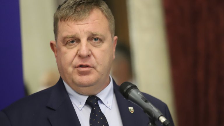 Лидерът на ВМРО обяви коментарите за "небивалици" на "някакъв доста възрастен човек"