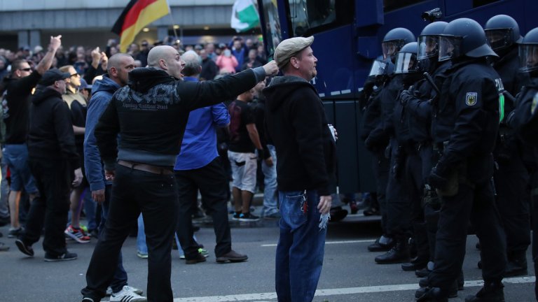 По дрехите ще ги познаете: За неонацистите тениските далеч не са само тениски