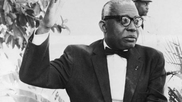 Франсоа "Папа Док" Дювалие - доктор
Mного преди да стане известен като най-кървавия и зловещ президент на Хаити, Франсоа Дювалие е уважаван и харесван общопрактикуващ лекар, който се бори с всички сили да опази местните от тропическите болести. Затова и доволните пациенти го наричат с ласкавото "Папа Док". Но следвайки съветите на Макиавели, след като застава начело на държавата си, той решава, че е много по-добре народът да се страхува от теб, отколкото да те обича, и изсипва върху хаитяните терор, който му докарва славата на ужасяащ тиранин и зловещ вуду магьосник.