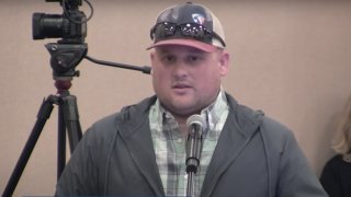 Мъжът предпочел да се лекува сам с аспирин, витамини и ивермектин, но скоро след това белите му дробове били вече унищожени