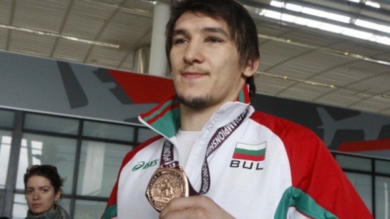 Александров постигна изключително престижна победа срещу олимпийския вицешампион от Лондон 2012 и световен шампион от 2014 година в Ташкент Арсен Джулфалакян (Армения) с 3:2 точки.