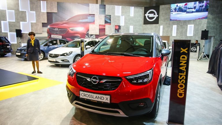 Феновете на Opel имат възможност да видят в София и новите кросоувъри на Opel – Crossland X и Grandland X. Crossland X показва предимствата на SUV-моделите на марката в градски условия, като предлага водещ в сегмента обем на багажника от 520 литра. 

Той е оборудван и с новите ергономични седалки, сертифицирани от дружеството на германските лекари-ортопеди, както и с най-модерните системи за безопасност и асистенти на водача.

Crossland пристига в България с възможност за избор между седем двигателя – четири бензинови и три дизелови. 