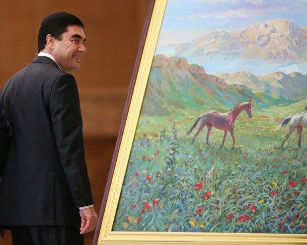 Грама от американското посолство в Туркменистан през 2009-та описва президента Курбангули Бердимухамедов като "суетен", "подозрителен", "сдържан", "стриктен", "много консервативен", "опитен лъжец", "добър актьор" и "отмъстителен". Но очевидно най-важното му качество е, че той обожава своите акхал-текински коне
