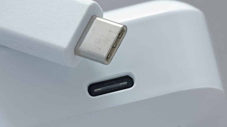 USB-C кабел и порт