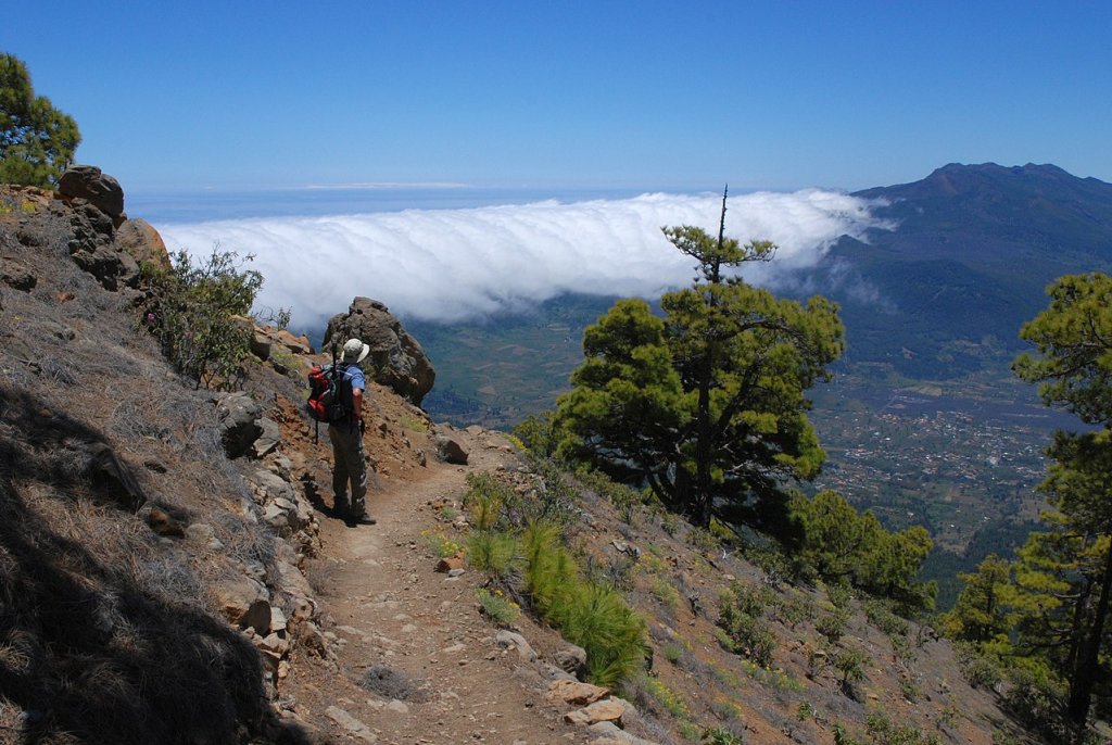 Cascada_de_nubes_La_Palma_20080606