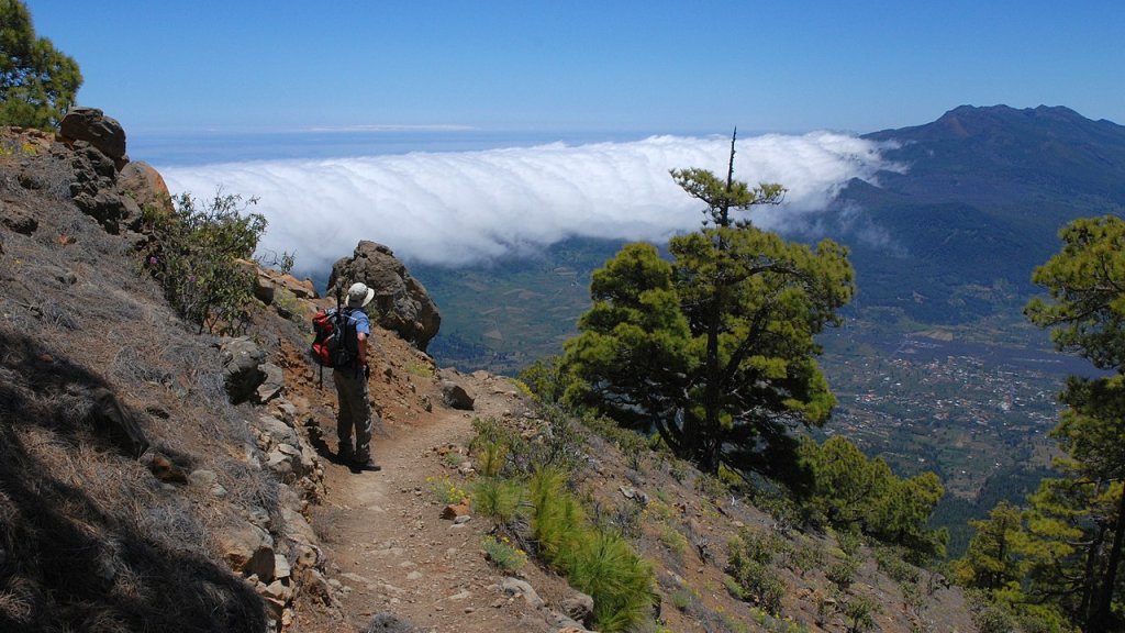 Cascada_de_nubes_La_Palma_20080606