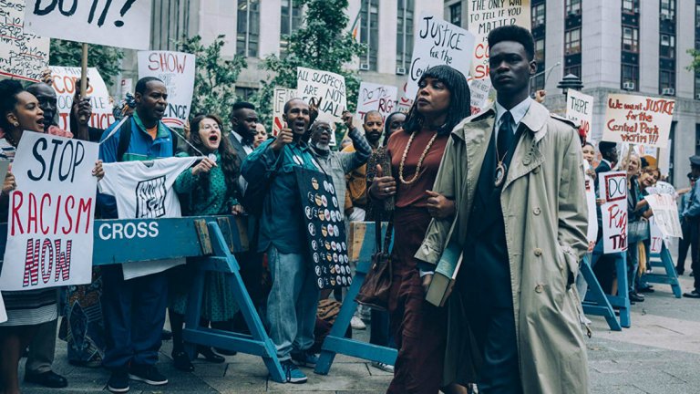 When They See Us (Netflix) - 31 май
Темата за полицейското насилие срещу чернокожи в САЩ и за откровено несправедливото отношение, което получават в много от случаите те, изправени пред закона. Действието се развива в Харлем, Ню Йорк, през 1989 г. Млада жена е пребита и изнасилена в парк. Задържани са група чернокожи младежи. Сериалът се съсредоточава върху ролята на медиите и как те от самото начало решават, че младежите са виновни, без реално те да са. Очаквания - умерени - сериалът вероятно ще е добър, но темата не е особено близка до нас.