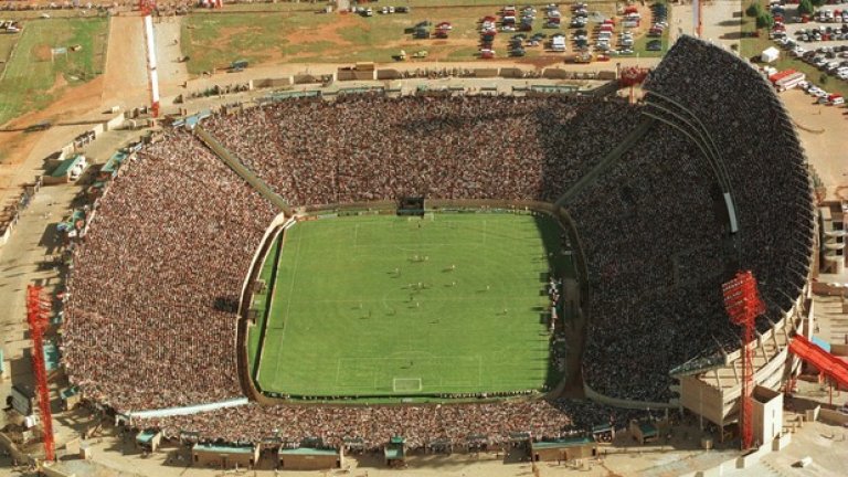 Препълнените трибуни на финала на най-посетеното първенство - в ЮАР през 1996 г., където домакините биха Тунис на финала.
