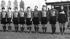 В началото на 50-те България не играе нито един официален двубой в продължение на година и половина, а за капак след това експерименталният представителен тим е вкаран в състава на "А" група.