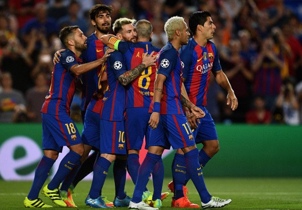 9. Барселона
Не е случайно, че нарекоха каталунците УЕФАлона. След спечелването на Шампионската лига през 2009-а, хората намразиха Барселона. Не ги обичат заради връзката им с Катар и това, че Луис Суарес играе за тях. 
