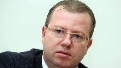 Шефът на НАП Красимир Стефанов предложи разплащания по сделки за над 5000 лева да стават само по банков път