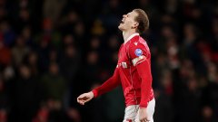 Футболист си взе довиждане с Рексъм и показа среден пръст на гостуващата агитка (видео)