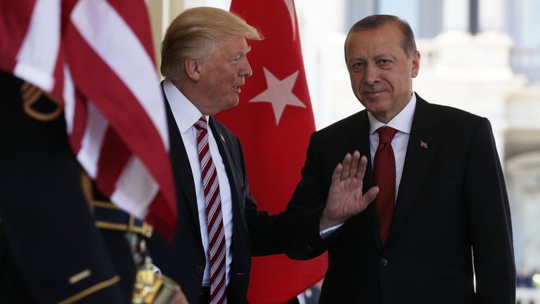 Турция мисли, че може да балансира между Русия и Щатите. САЩ обаче не са съгласни.