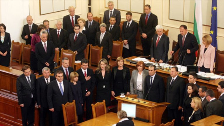 Министри и зам.-министри от правителството на Орешарски не смеят да напуснат предните си работни места