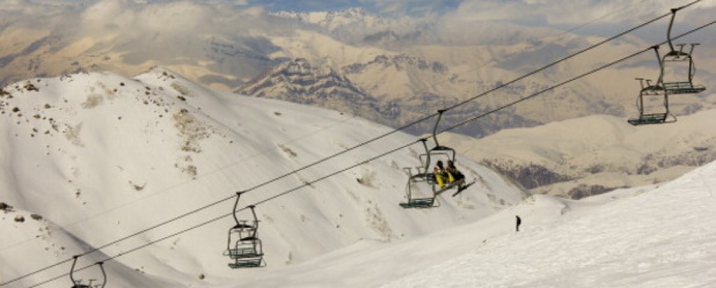 Планината Точал в Иран е висока 3964 метра. До някои от нейните върхове има лифтове. В хубаво време можете да се качите и да се насладите на перфектно спускане по снежните склонове на доскоро недостъпния Иран