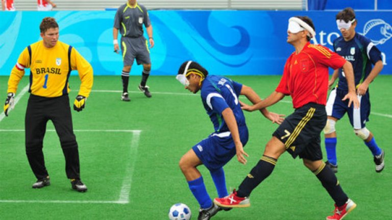 Футбол за слепи Един от спортовете, които приобщава хората в неравностойно положение. Всички играчи на терена, освен вратарите, са с нарушено зрение, а топката издава звук, за да могат футболистите да знаят къде е.