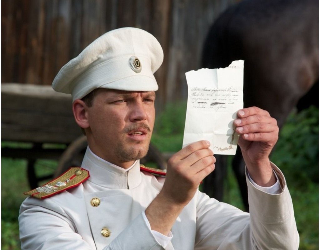 Слънчев удар 
Никита Михалков се завръща с нов филм, който макар да получи смесени отзиви от критиката, ние нямаме търпение да гледаме. Историята е любовна, развива се хем в една нощ, хем в три дълги киночаса, освен това Михалков е виртуозен диригент