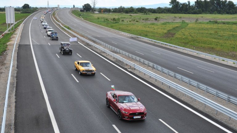 Впечатляващата колона наброяваше точно 1527 коли