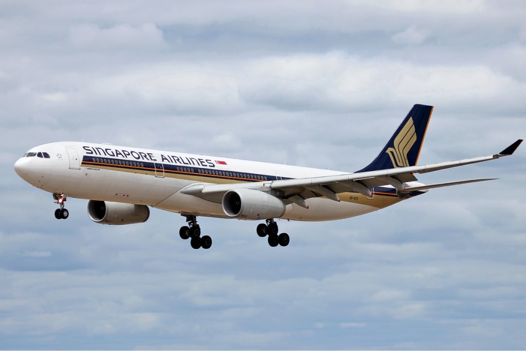 Singapore_Airlines_Airbus_A330-343X_PER_Koch