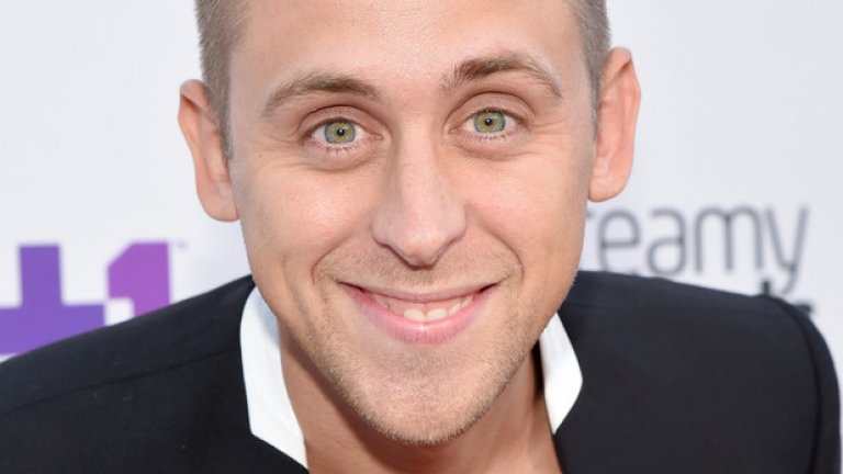 Роман Атууд: $2.5 млн.
Концепцията на Punk’d и номерата със скрита камера са изведени на друго ниво онлайн. С гаднички и груби пранкове Атууд е привлякъл 7 милиона последователи, а Nissan схвана шегата и сключи партньорство с него за едно видео през януари. Чувството му за хумор харесват и клиентите на неговия Smile More магазин.