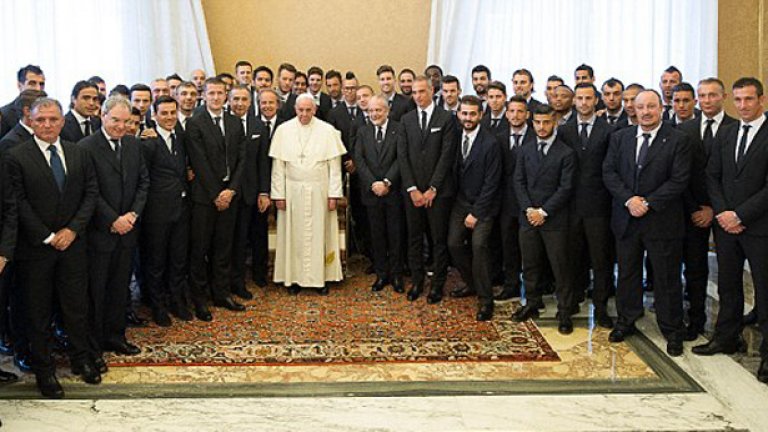 Папата с отборите на Наполи и Фиорентина преди финала за Купата на Италия миналата година.