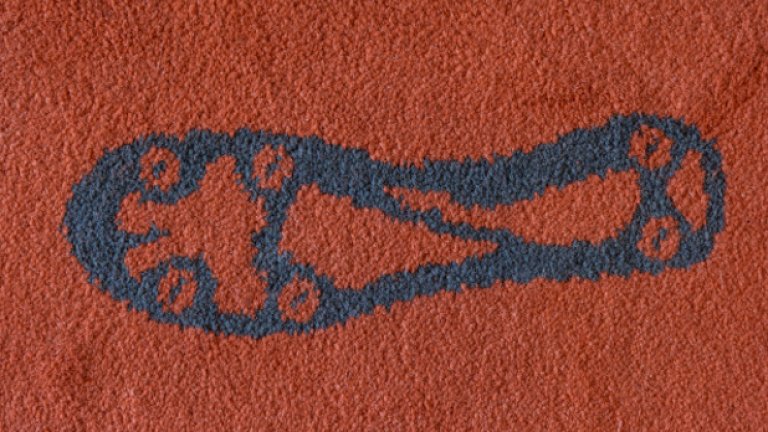 Килимът във всяка от стаите има „отпечатък“ от бутонките на Роналдо