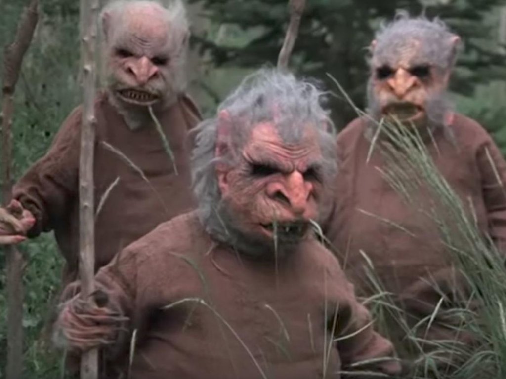 "Трол 2"
Трол 2 е продължението на "Трол" от 1986 г., но между двата филма няма логическа връзка. Сценарият на този шедьовър на глупостта се завърта около американско семейство, преследвано от вегетариански същества, които се опитват да превърнат хората в зеленчуци, за да ги изядат. Във филма няма кьорав трол, но за сметка на това има редица нелепости. Дори главният актьор Майкъл Стивънсън, който е на 10 години, когато снимат оригиналния филм, казва за продължението: "Всички се опитват да направят добър филм, а ние не успяхме съвсем автентично. Не може да повторите това."