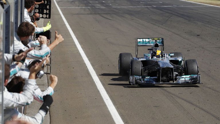 Хамилтън взе в Унгария своята победа №22 във Формула 1