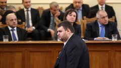 Пеевски вече е сред редовните депутати в Народното събрание