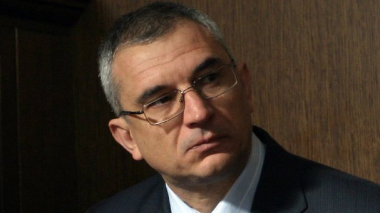 Веселин Георгиев се разхожда невинен, "Биндер" си работи