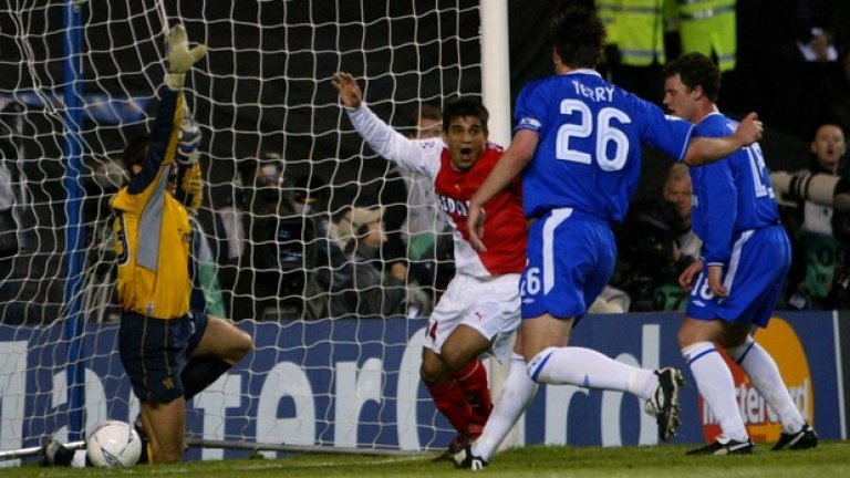 2004 г. Челси, полуфинал. Монако изхвърли отбора на Абрамович в първия сезон на руснака като бос в Лондон. С 3:1 в първия мач и 2:2 в Англия, Фернандо Мориентес и компания стигнаха финал.
