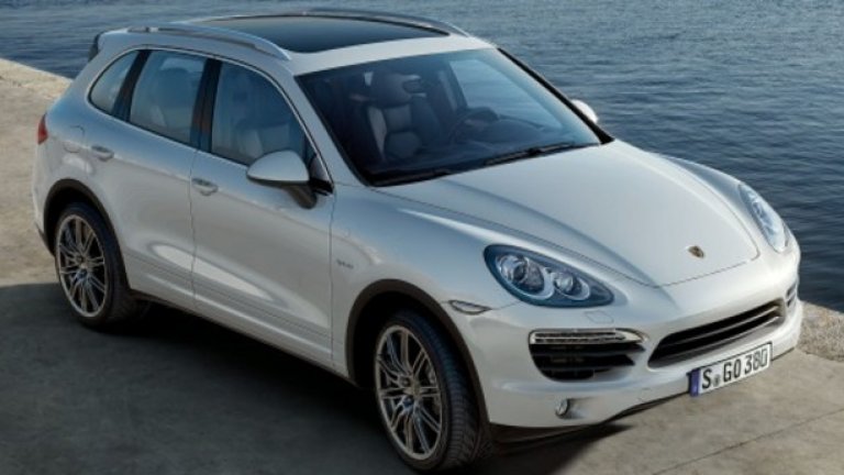 Porsche Cayenne S E-Hybrid
Porsche е може би компанията, в чийто модели хибридните технологии навлизат най-бързо и най-успешно. Този спортно-луксозен SUV се ускорява от 0 до 100 км/ч за 5,4 секунди – динамика, осигурена от съвместната работа на 3-литров 6-цилиндров бензинов двигател и електромотор с обща мощност 416 конски сили.