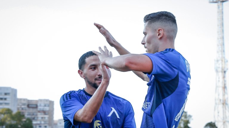 Левски продължава безгрешно в първенството