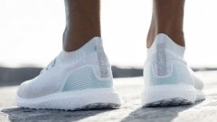 Първите 7000 чифта спортни обувки, изработени от рециклирана пластмаса от Световния океан, влизат в търговската мрежа в средата на ноември