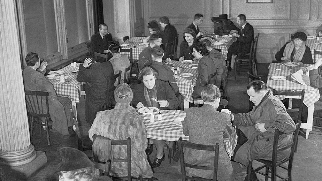 982px-Members_of_the_public_enjoying_a_meal_in_one_of_the_chain_of_British_Restaurants_established_during_the_Second_World_War,_London,_1943._D12268