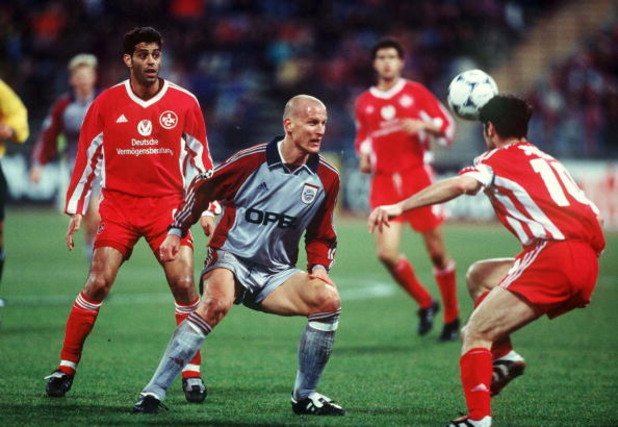 Кайзерслаутерн (шампион на Германия за сезон 1997-98) 

Новакът в Бундеслигата успява да спечели шампионската корона по изумителен начин, след като удържа цял сезон първото място в надпреварата с Байерн. Европейската кампания, в която участва и българинът Мариян Христов, започва с домашна победа над Бенфика 1:0. От шестте си мача в групата германците на треньора Ото Рехагел губят само един в Португалия, завършват при нулево равенство с ХИК в Хелзинки, надиграват два пъти холандския ПСВ и триумфират като първи в класирането с 13 точки. Жребият за четвъртфиналите обаче ги праща в лапите на техните сънародници от Байерн. Европейската авантюра приключва с две тежки загуби – 0:2 в Мюнхен и 0:4 у дома. 
