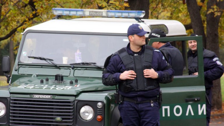 Автомобил с 15 служители на МВР се е преобърнал в дере край с. Горно Ябълково, община Средец