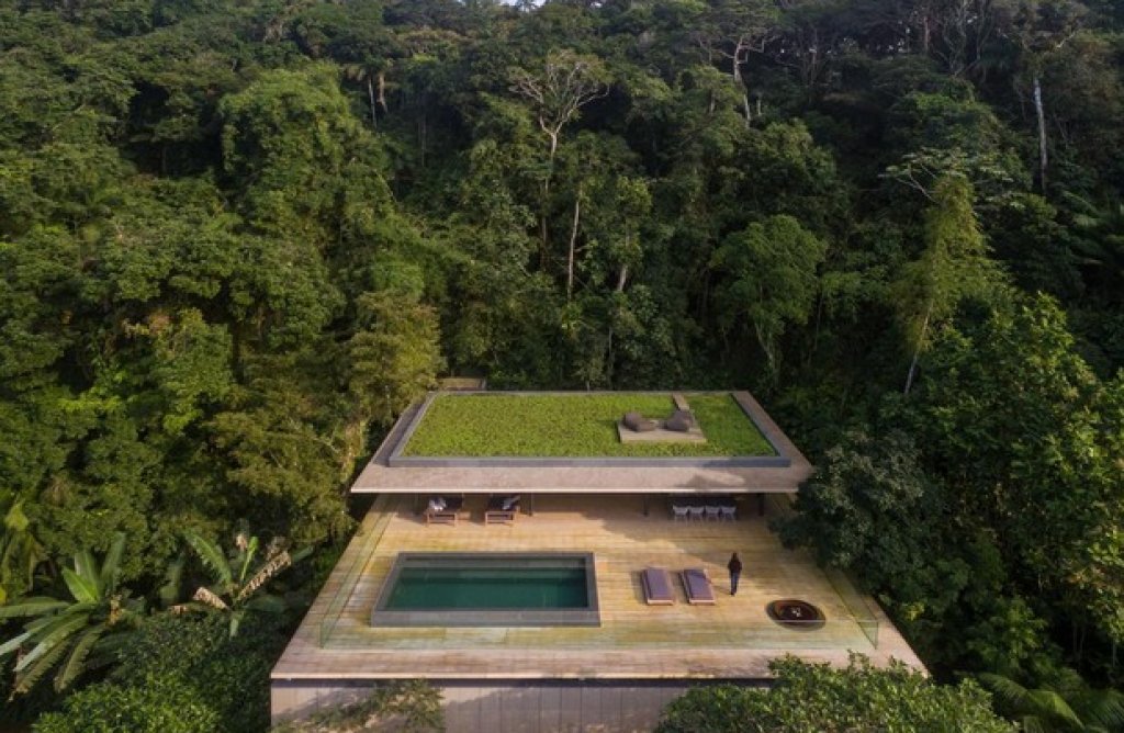 В категорията за къщи е и този уникален дом - Jungle housе - на studio mk27. Той се намира в Сао Паоло, Бразилия