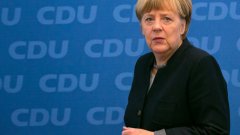 Ангела Меркел призова през декември в страната да бъдат забранени мюсюлманските забрадки, скриващи цялото лице.

