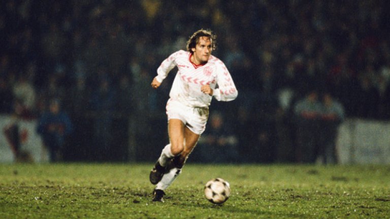 В кариерата си има 500 мача и 202 гола.